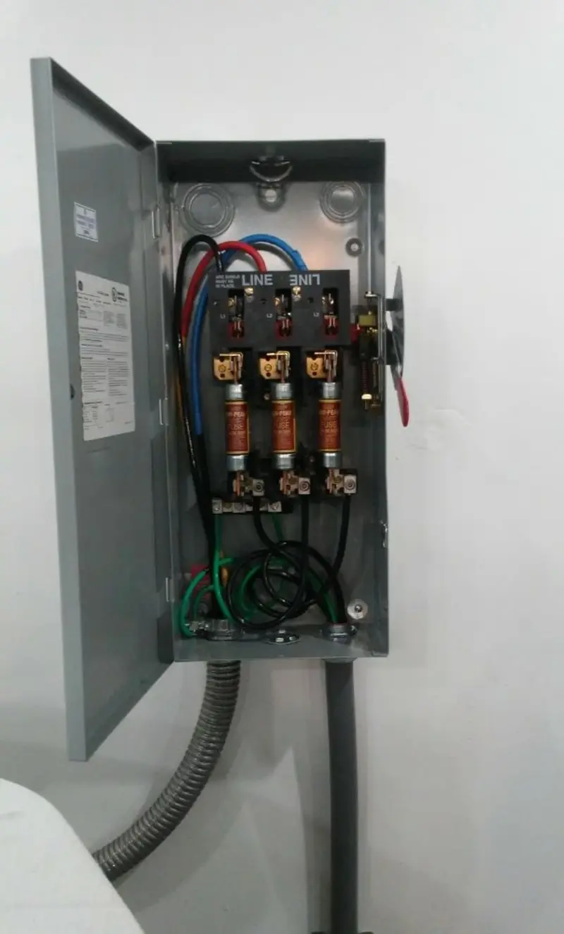 Three-phase disconnect switch installed for Smoke Detector Installation in Maugansville